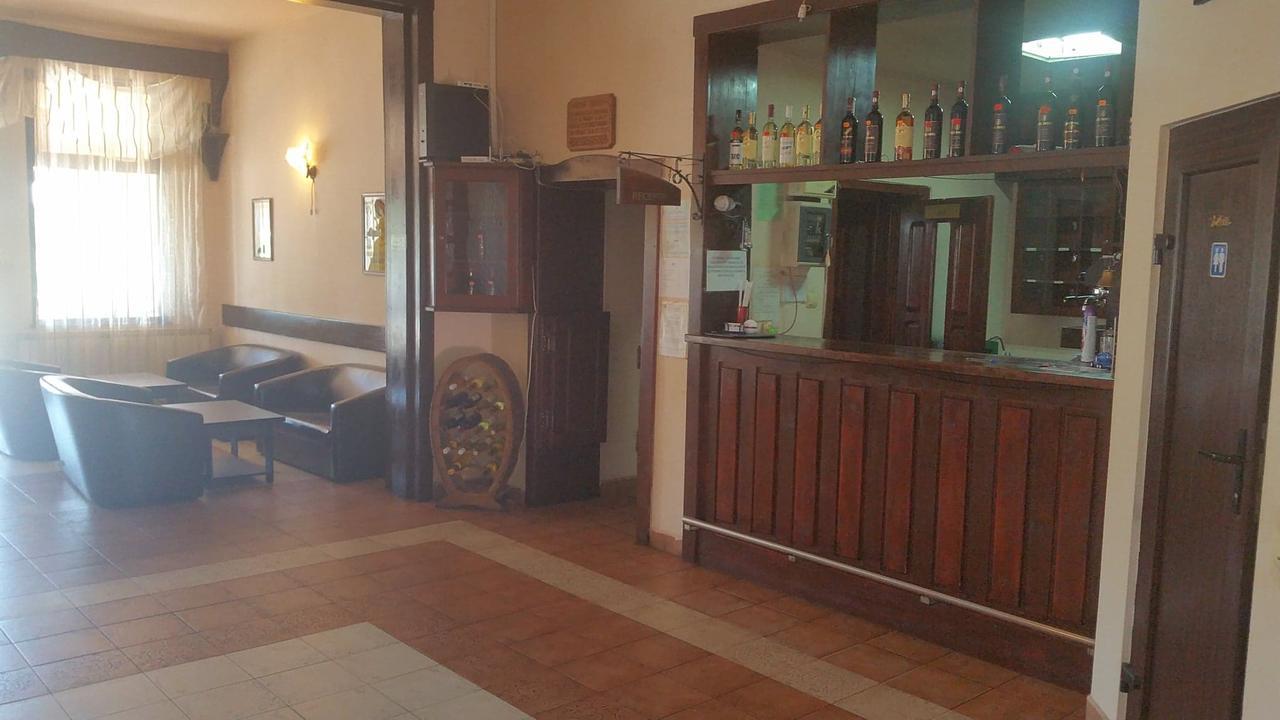 Motel Restaurant Lowe Deva Exterior photo